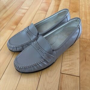 SAS Easier Slip On Loafer Tripad Comfort Women's Size 8 Moccasin Beige Tan